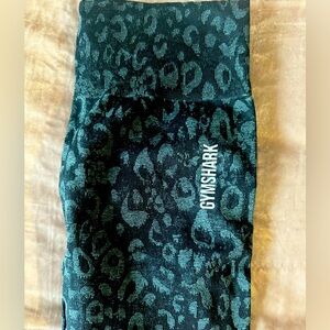 Gymshark workout compression leggings.